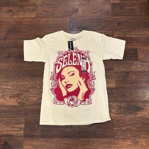 Hot Topic Selena Graphic Tee in Cream and Red